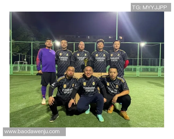 与足球明星亲密接触握手视频带你感受球场魅力与明星风采