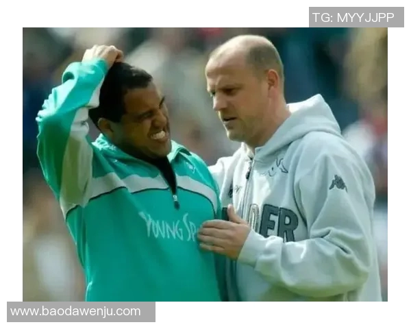 搞笑配音足球明星揭秘谁是幕后搞笑天才与球场英雄的完美结合